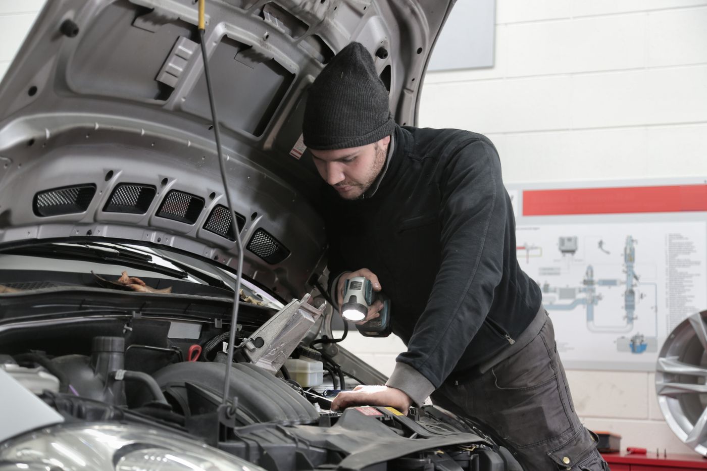 Hi-End technician inspecting a commercial truck